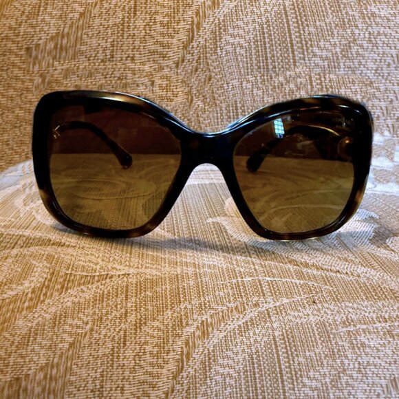 Vintage CHANEL Pearl Accent 5303-H Sunglasses - Picture 6 of 13